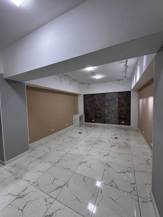 Сдается на ЦУМе, КОММЕРЧЕСКОЕ ПОМЕЩЕНИЕ 102 м2 + 10 м2.терраса.