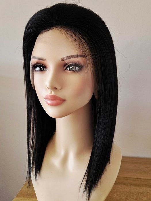 Естествена бразилска черна перука 40 см с Lace Front 13×4 – елегантност и естествен вид
