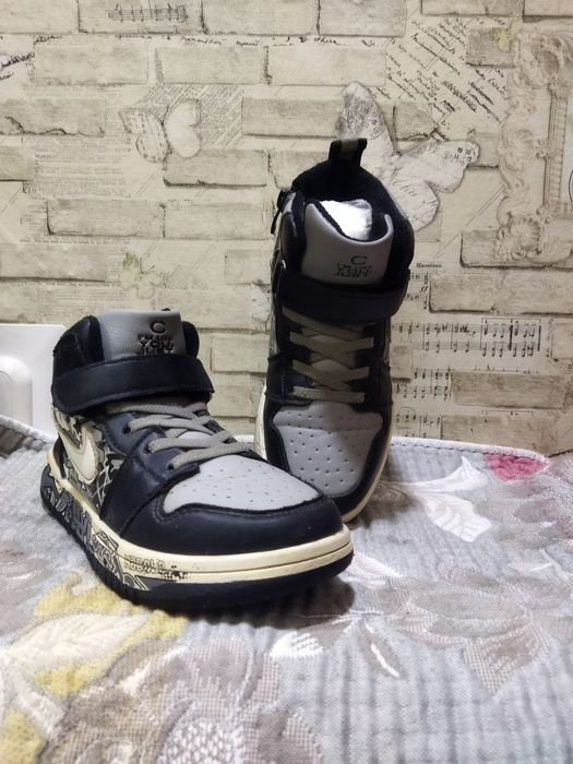 Продам кроссовки