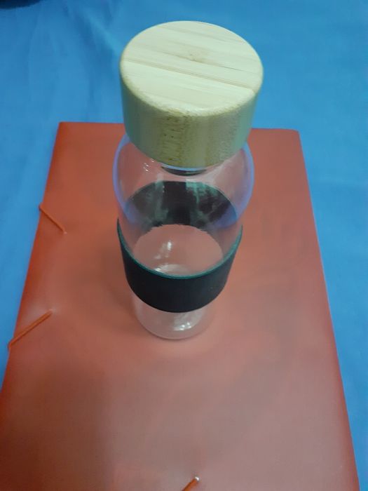 Пластмасова бутилка за течности