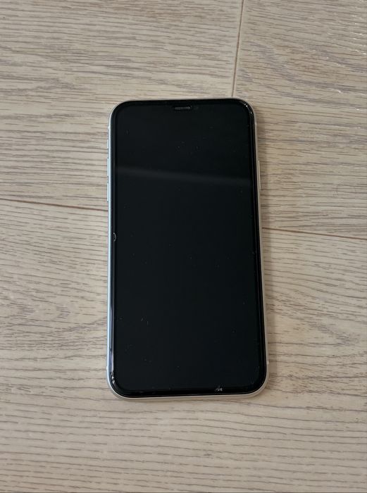 iPhone 11 (в хорошем состоянии )