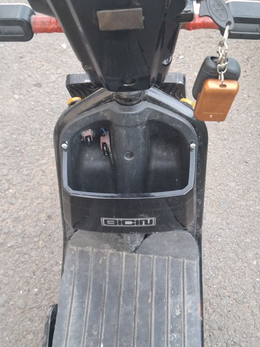 Продам элеткро скутер