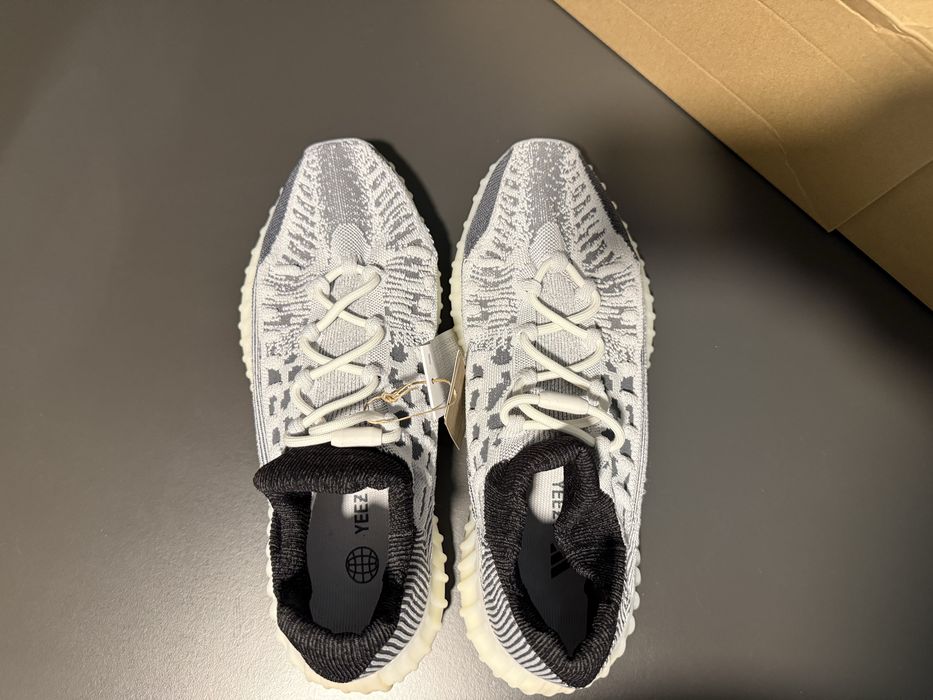 Yeezy 350V2 CMPCT