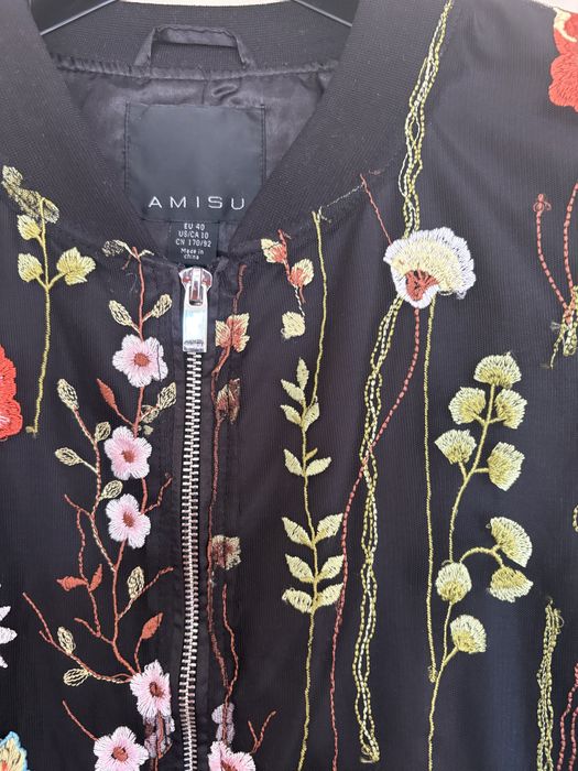 Яке с бродерия.