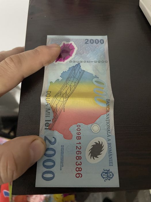 Bancnota 2000 lei eclipsa