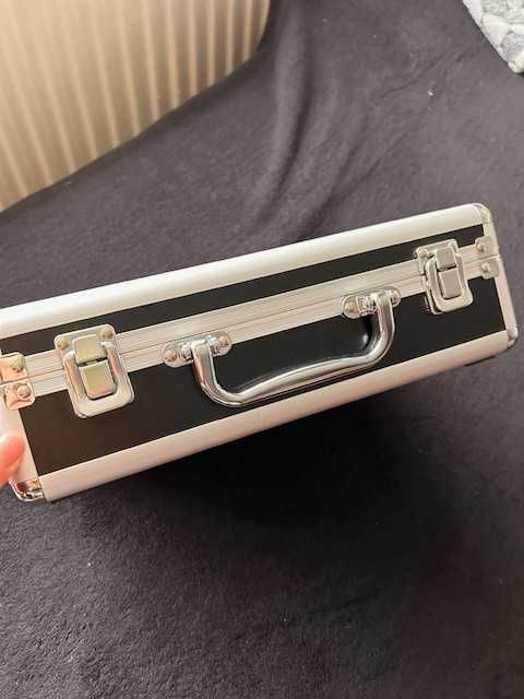 Козметичен апарат за анализ на кожата