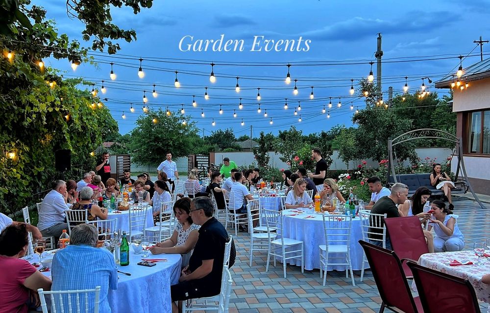 Scaune lemn pilgrim crossback mese de inchiriat / ghirlande luminoase