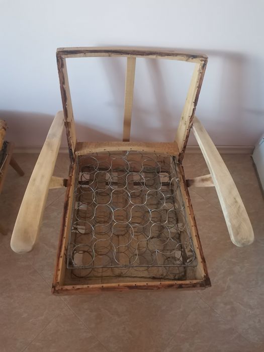 Комплект ретро фотьойл и табуретка подготвени за претапициране