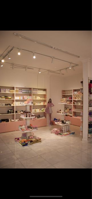 Продается стеллаж, островок и рамен зона