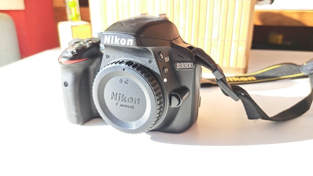 Фотоапарат Nikon D3300 с три обектива, телеконвертор, макро, чанта