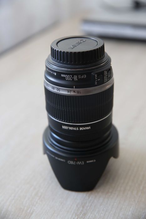 Obiectiv Canon EF-S 18-200mm