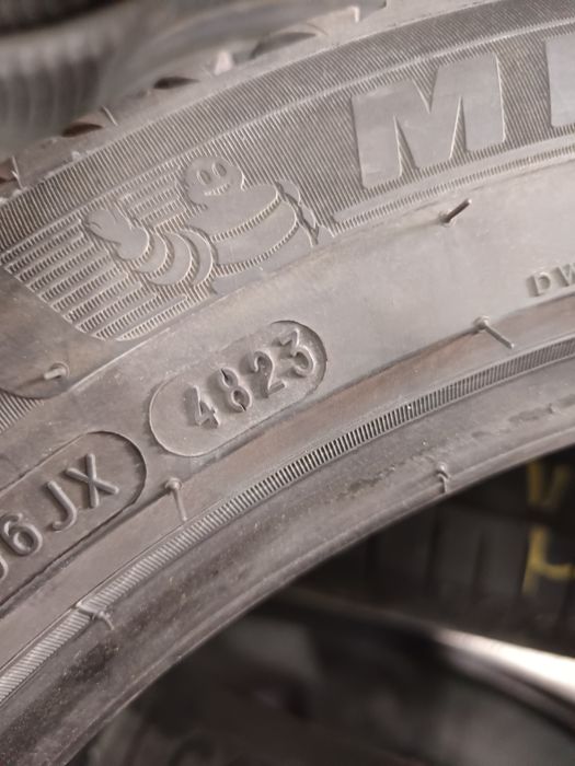 4бр.летни гуми 235/45/17(2бр.Michelin 2бр.Dunlop)