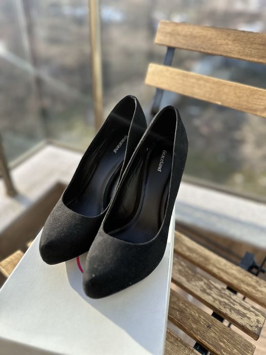 Елегантни обувки на висок на ток