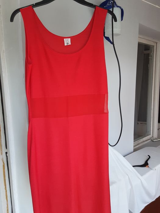 Продаются  очень дёшево, платья