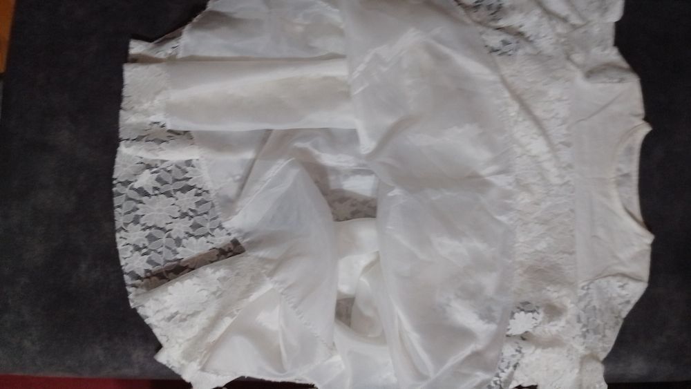 Продавам детски дрехи