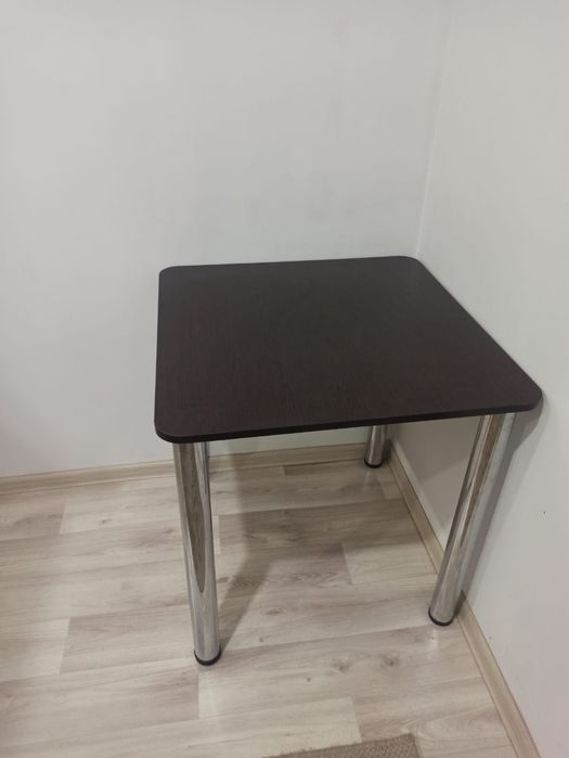 Стол кухонный / компьютерный 70×70 см