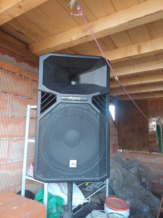 Boxă, putere și mixer 2000 lei