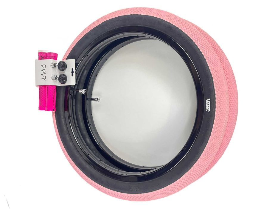 НОВИ ПРОМО 2x броя гуми CULT VANS + грипове и капачки колело BMX БМХ