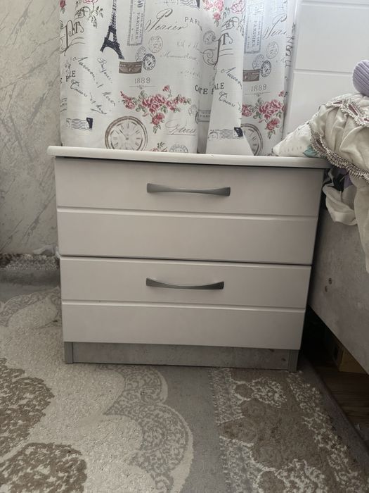 Продам трюмо, 2 тумбочки