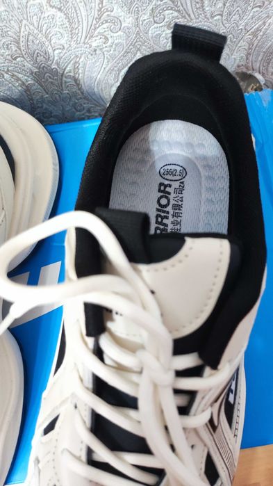 Кроссовки новые 41 рр