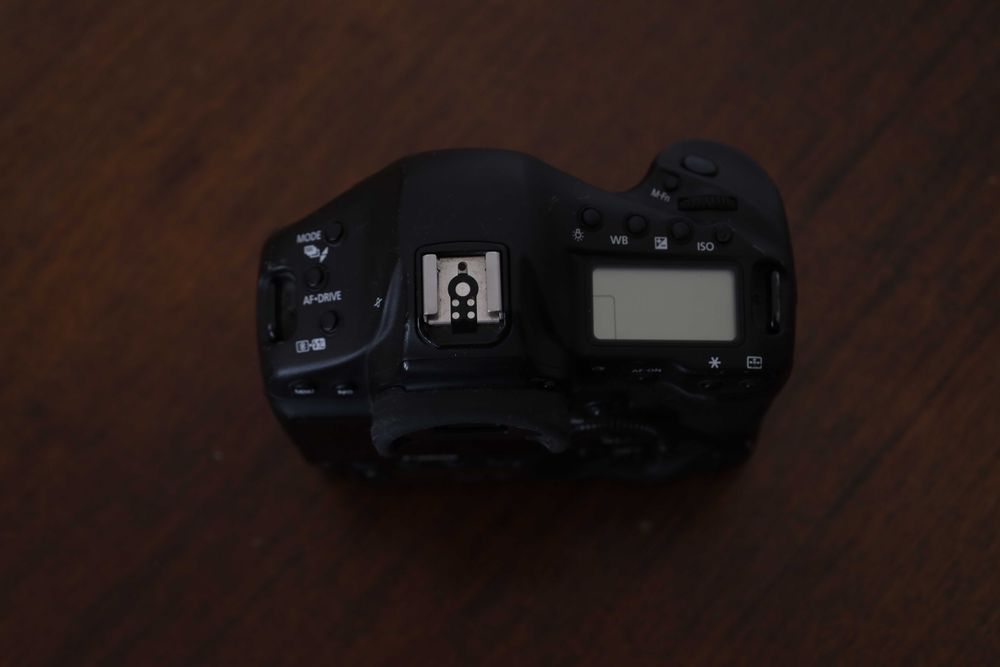 Canon 1DX с оригинална кутия, зарядно и батерия