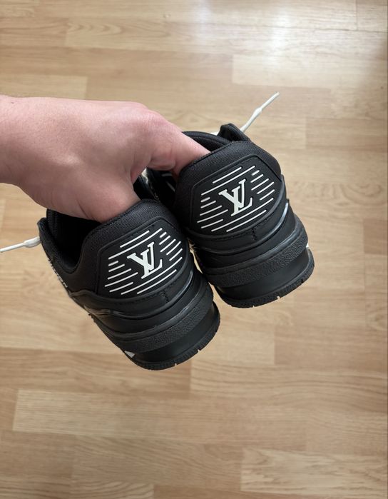 Adidasi Louis Vuitton