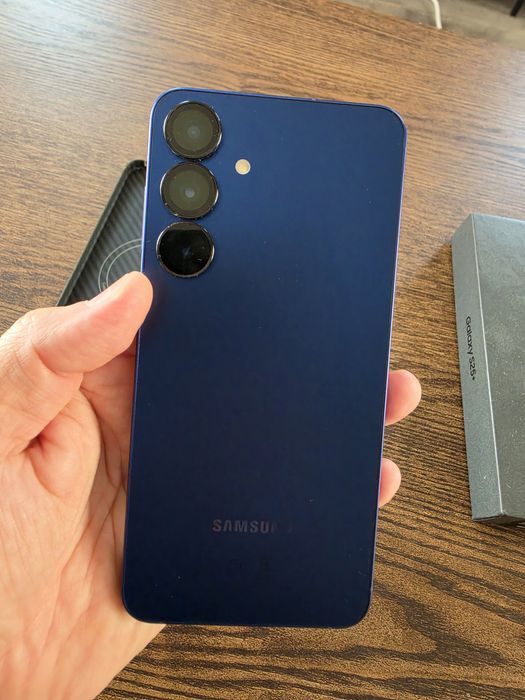 Samsung s25 plus cu husa kevlar si protectie folie camere