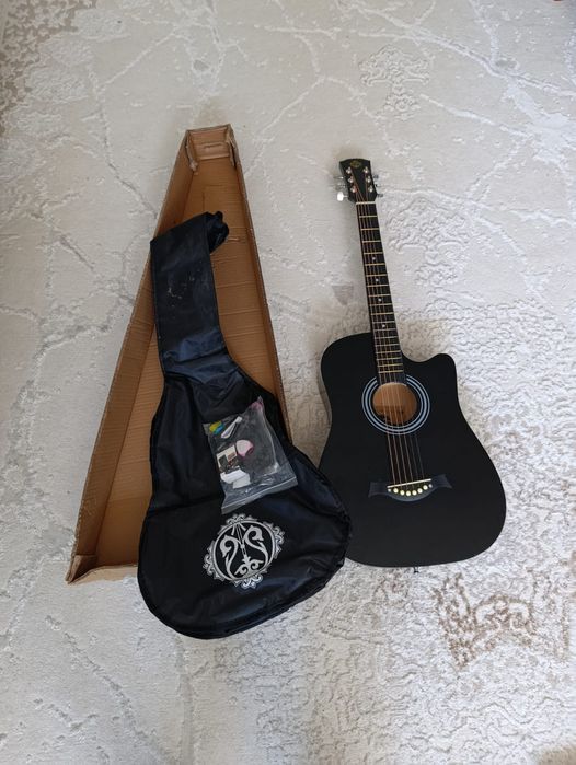 Гитара акустическая