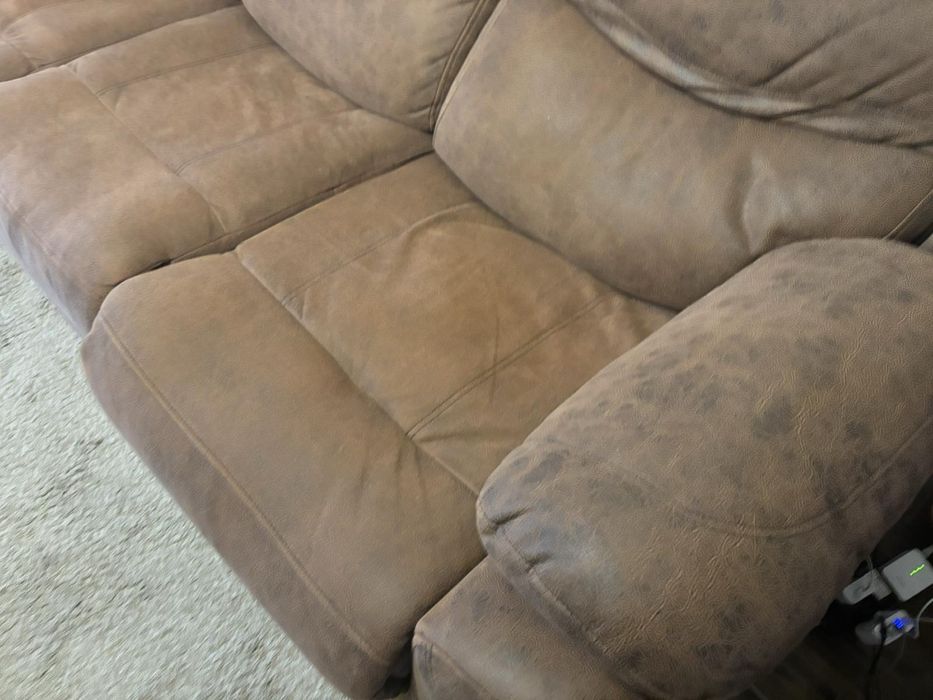 Диван с два релакса. Добро състояние. Претапициран