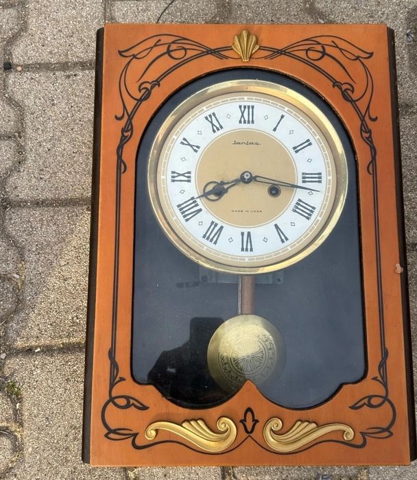 Ceas cu pendul de perete rusesc