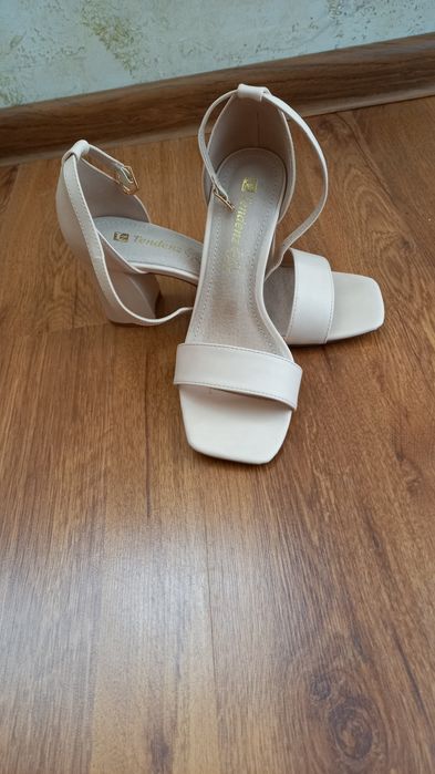 Дамски сандали Тенденз