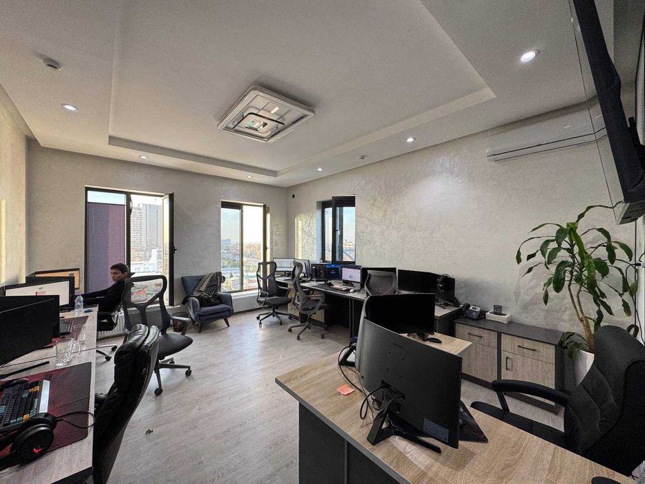 Продаётся Нежилое в Бизнес Центре с Арендатором! Ор-р Минор