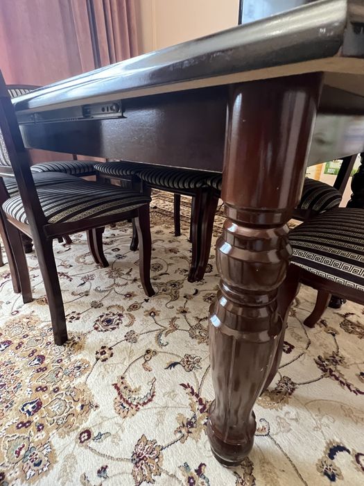 Стол со стульями