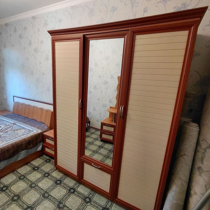 Продам спальный гарнитур