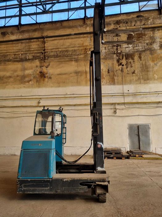 Stivuitor lateral HUBTEX DQ 40-G – Eficiență maximă în spații înguste