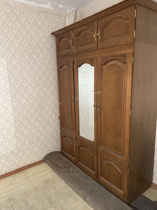 Продам стенку, шкаф, столы, бар