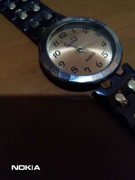 Продам настольные и ручные часы