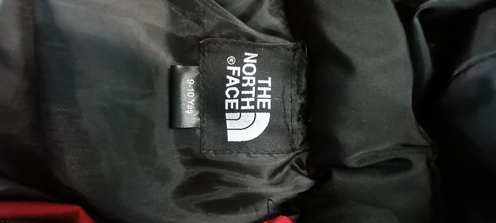 Зимно яке със сваляща се качулка