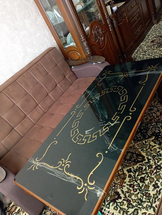 Mehmonxona mebeli, yaxshi holatda, 2 ta kreslo va 1 ta divan