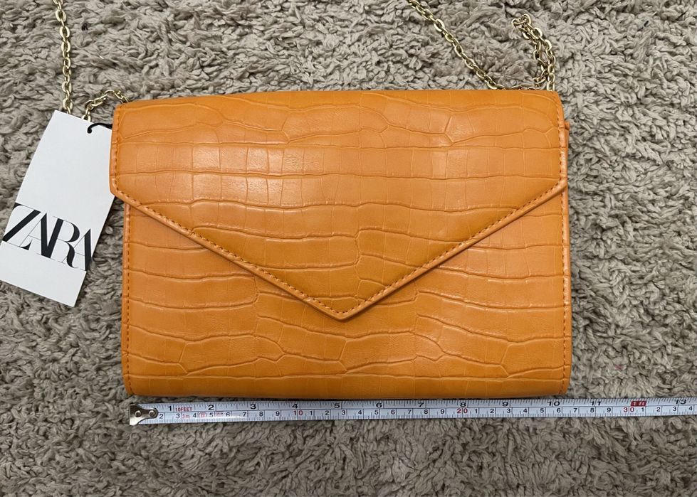 Geanta portocalie zara tip plic cu lant metalic auriu Noua cu eticheta