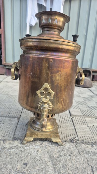 Продам самовар примерно за 100 лет. Рабочий.