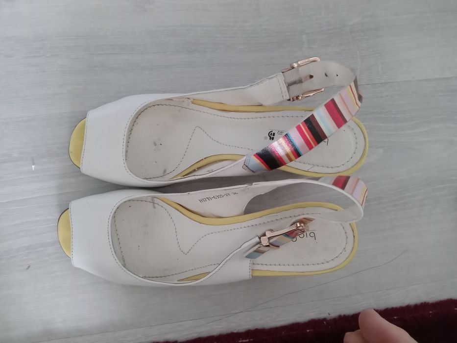 Продам туфли и босоножки