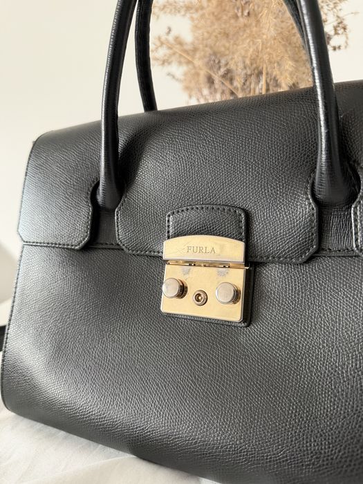 Черна дамска чанта Furla Metropolis голям размер