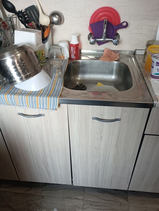 Продавам цялостно обзаведена кухня