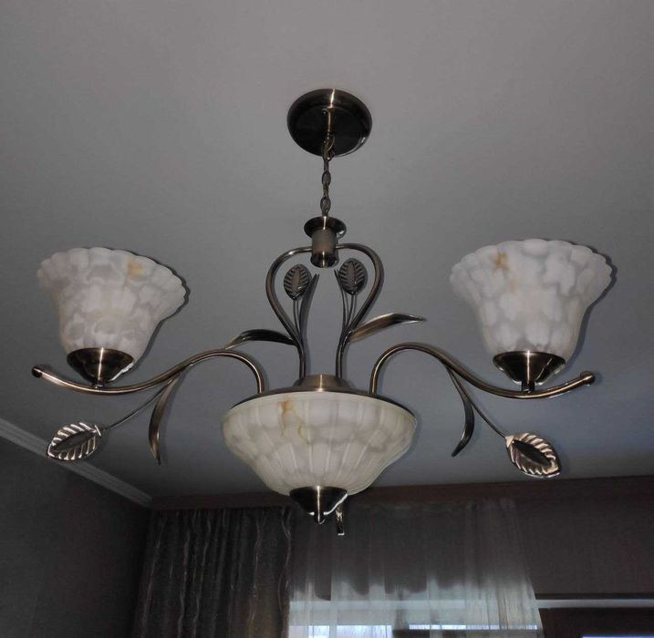 Люстра производства ОАЭ