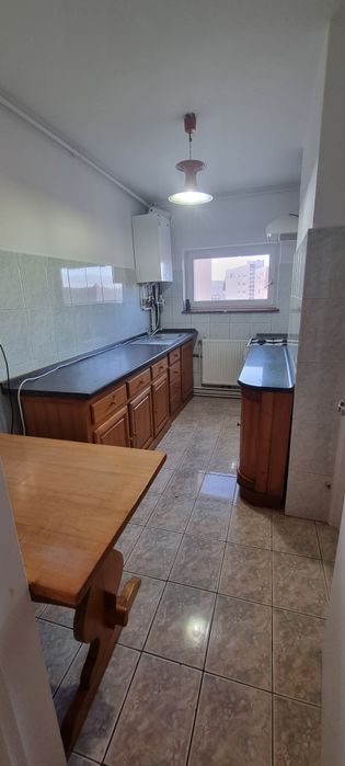 Închiriez apartament cu 2 camere