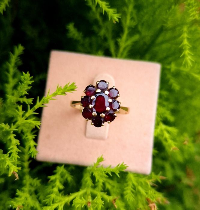Inel din aur de 18K cu granate naturale