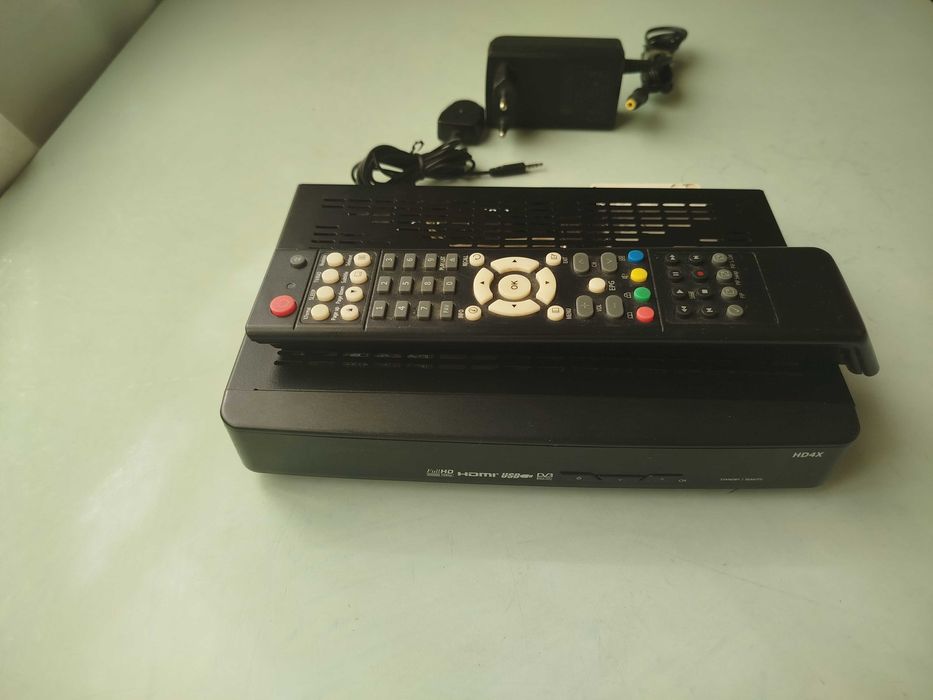 Спутниковый тюнер HD4X. Карта в комплекте.