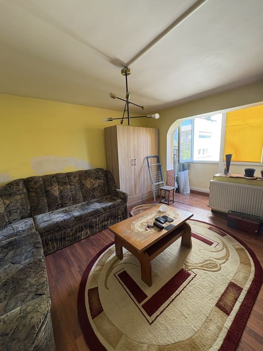 Vand apartament cu 2 camere decomandat in zona crihala
