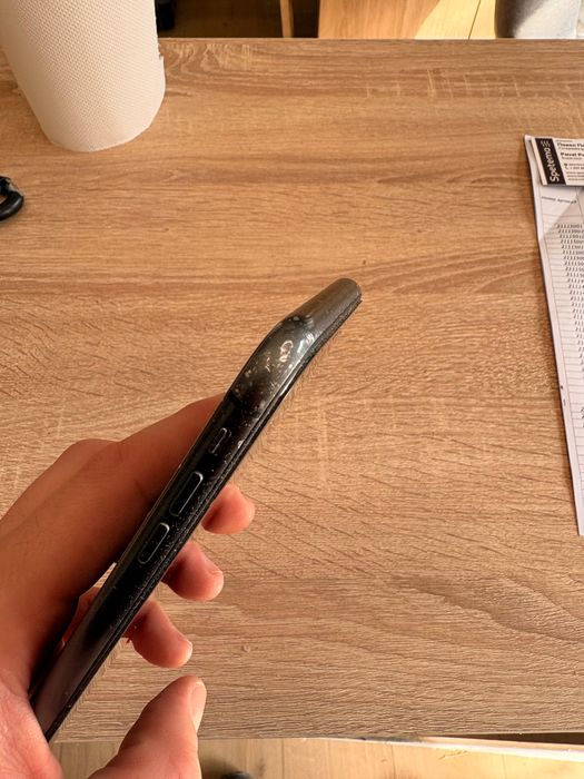 iPhone 11  Работи перфектно